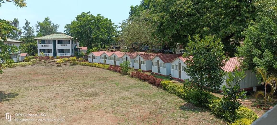 เพรสซิเดนซี ไฮแลนด์ รีสอร์ต Hotel Koynanagar ภายนอก รูปภาพ