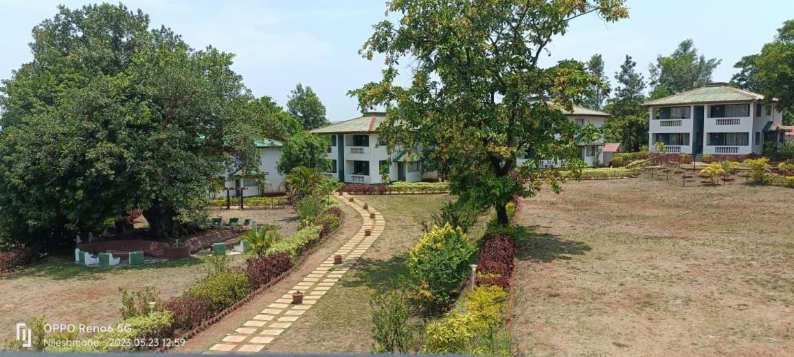 เพรสซิเดนซี ไฮแลนด์ รีสอร์ต Hotel Koynanagar ภายนอก รูปภาพ